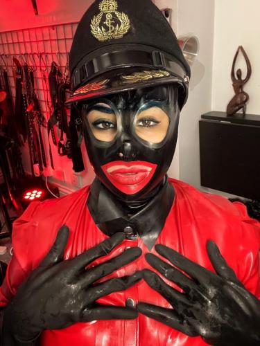 Your Mistress in Latex head to toe
